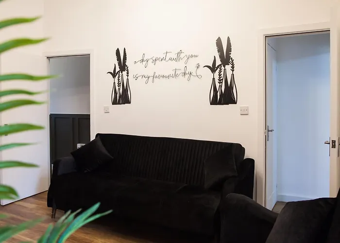 Entire Modern Home In Manchester And Near Peak District